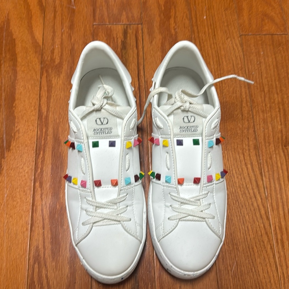 Valentino sneakers color studs almost new
